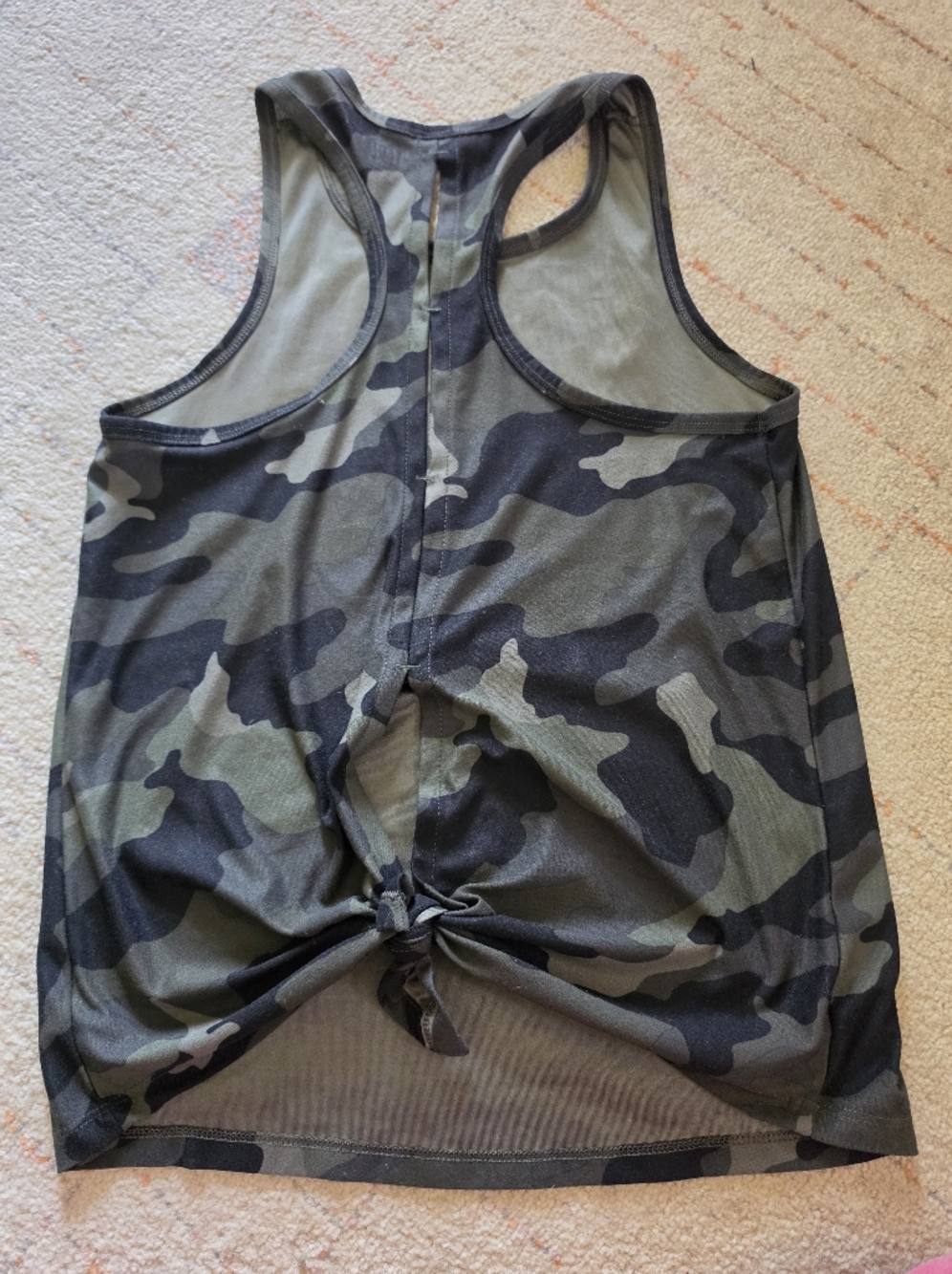 Old Navy Women's Camo Tank Top in Black and Green - Picture 4 of 4
